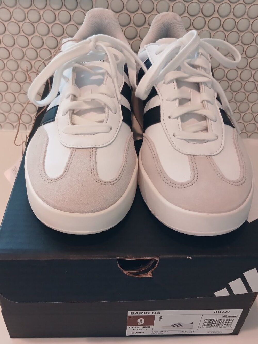 Adidas Barreda Women’s Sneakers White Black Grey Athletic Shoes 9
